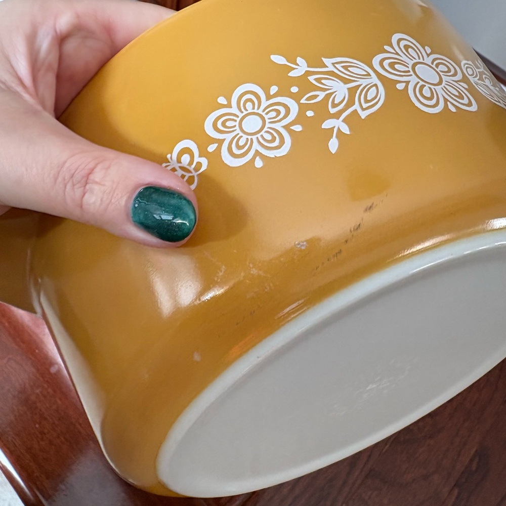 Vintage Pyrex Butterfly Gold 475 Casserole 2.5 qt - damaged - Picture 6 of 8